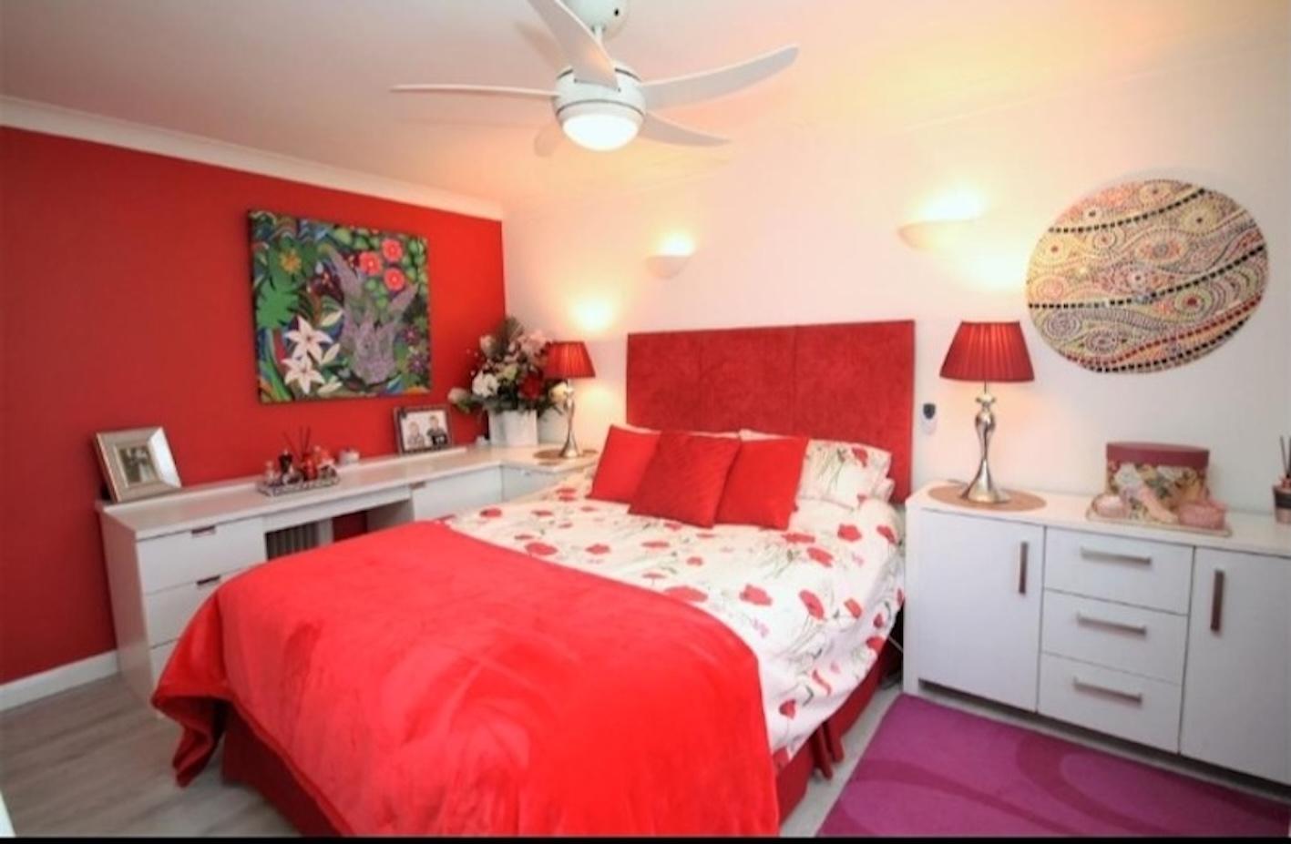 2 Bedroom Bungalow sleeping 4 in Peace Haven