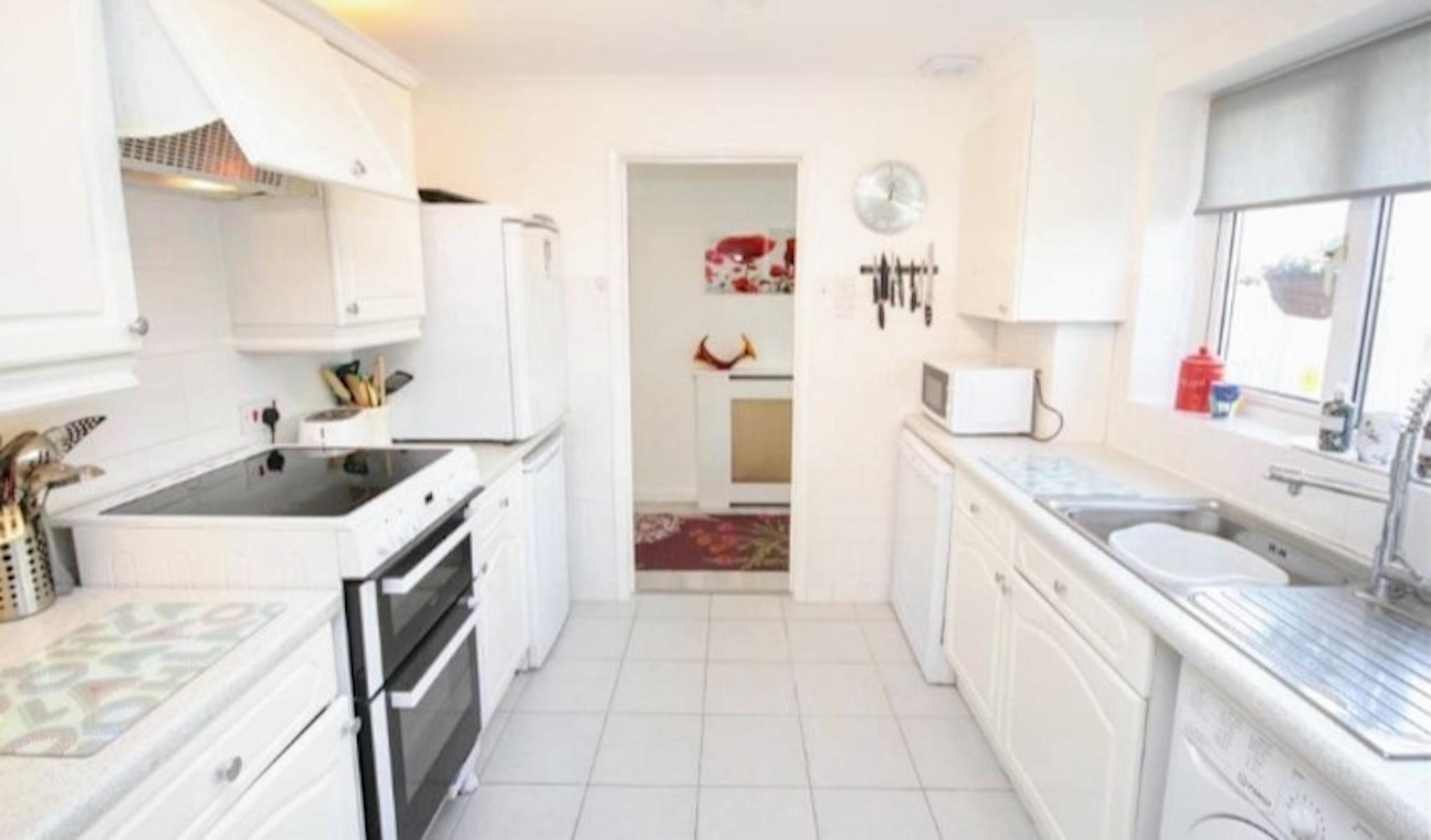 2 Bedroom Bungalow sleeping 4 in Peace Haven5