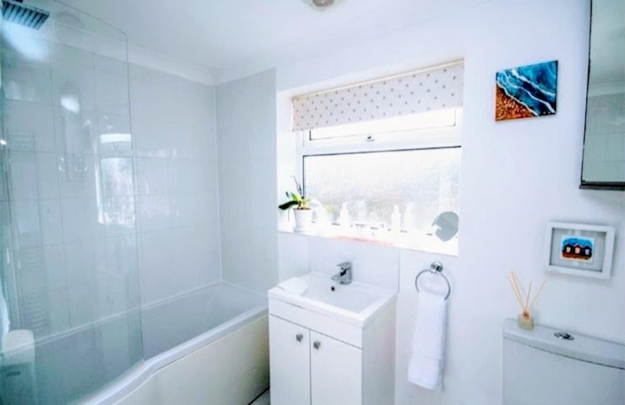2 Bedroom Bungalow sleeping 4 in Peace Haven6